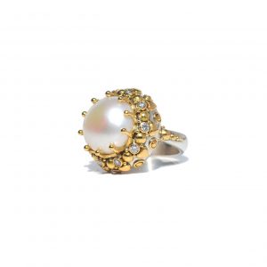 Gold and silver Pearl boudoir ring with diamonds.Dh38