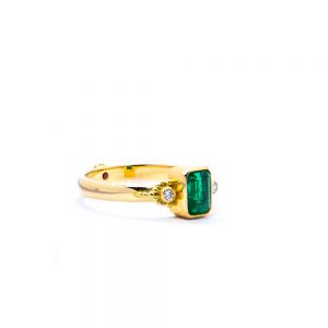 Emerald gold ring with diamond and ruby set in 22ct gold DHB274