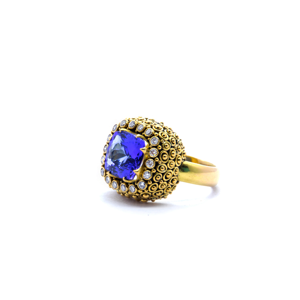 Tanzanite mystic ring with Diamond set in 22ct gold BN14